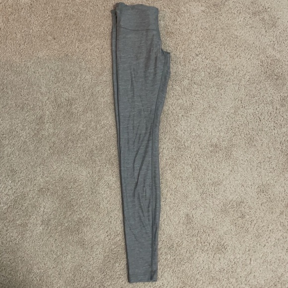 Lululemon workout leggings size 4 grey. - Picture 2 of 4